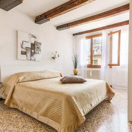 Accademia Charm Apartments By Wonderful Italy Венеція Екстер'єр фото