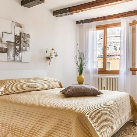 Accademia Charm Apartments By Wonderful Italy Венеція Екстер'єр фото