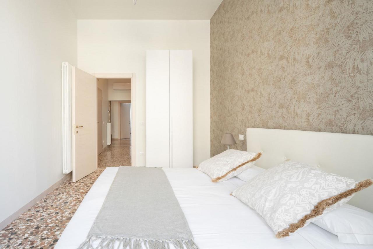 Accademia Charm Apartments By Wonderful Italy Венеція Екстер'єр фото