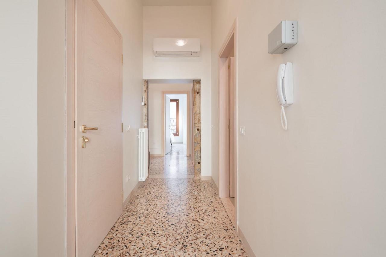 Accademia Charm Apartments By Wonderful Italy Венеція Екстер'єр фото