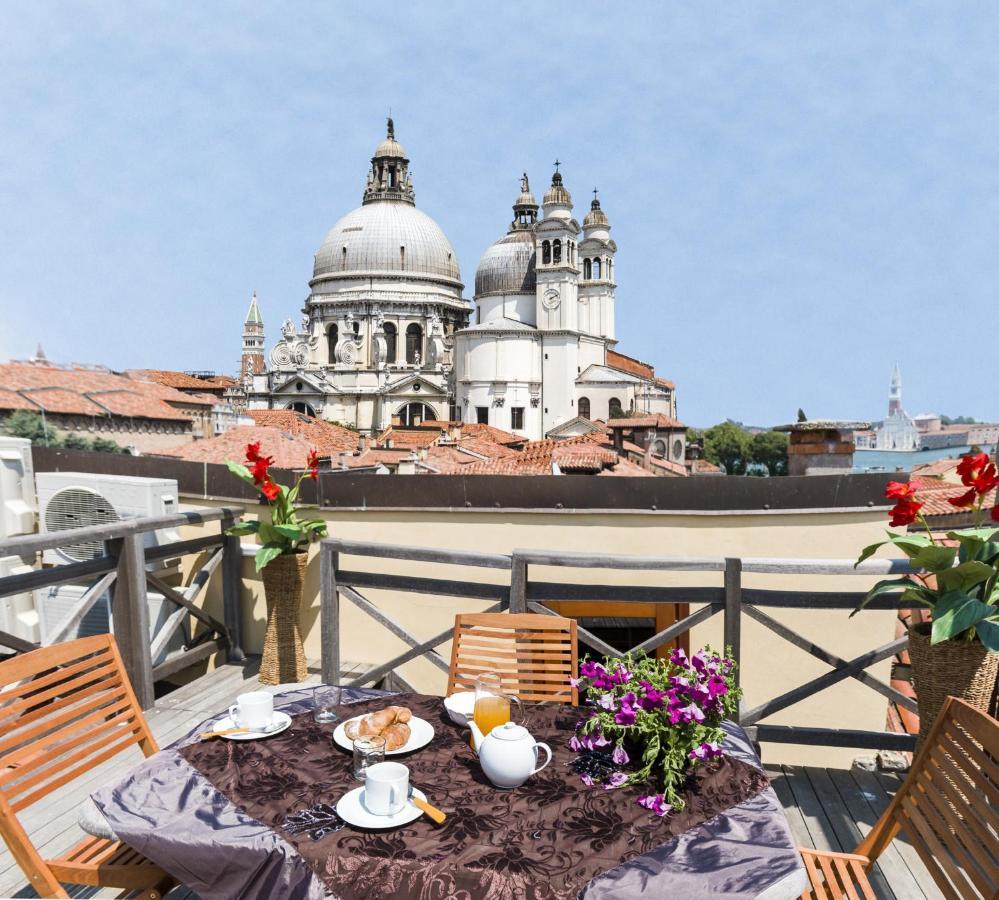 Accademia Charm Apartments By Wonderful Italy Венеція Екстер'єр фото