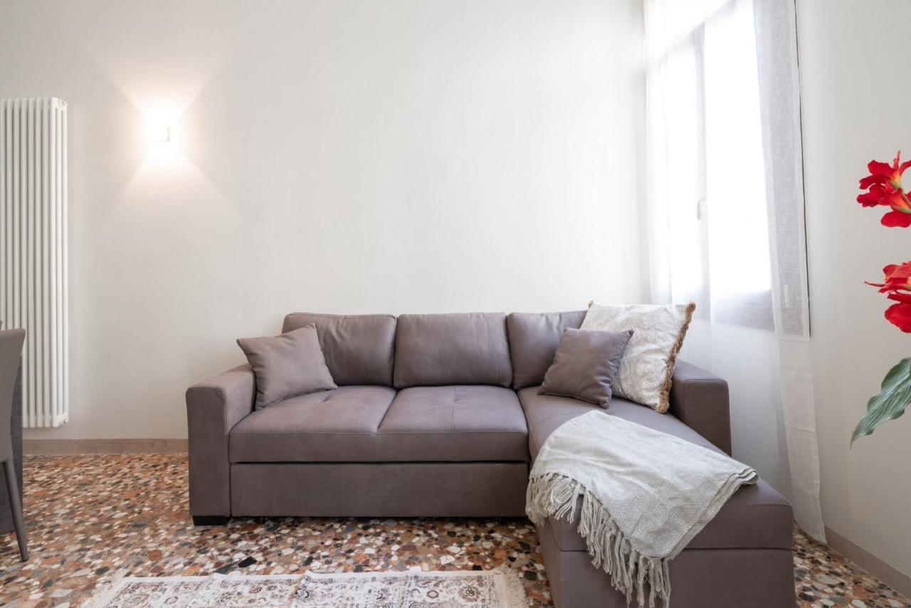 Accademia Charm Apartments By Wonderful Italy Венеція Екстер'єр фото