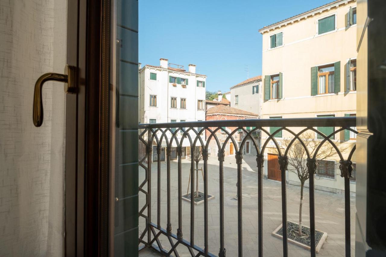 Accademia Charm Apartments By Wonderful Italy Венеція Екстер'єр фото