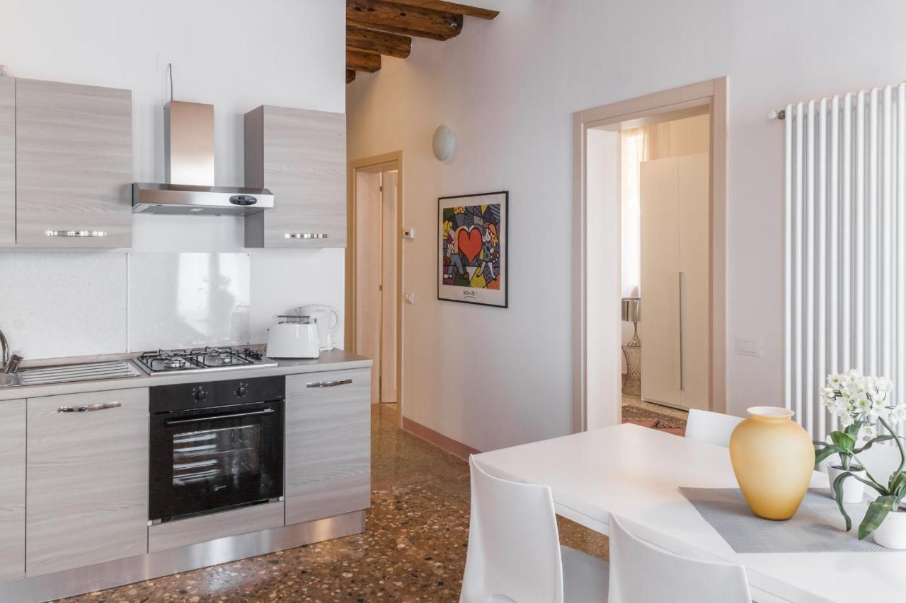 Accademia Charm Apartments By Wonderful Italy Венеція Екстер'єр фото