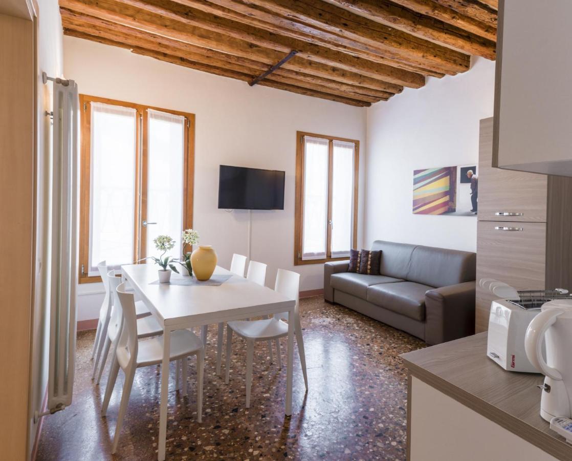 Accademia Charm Apartments By Wonderful Italy Венеція Екстер'єр фото