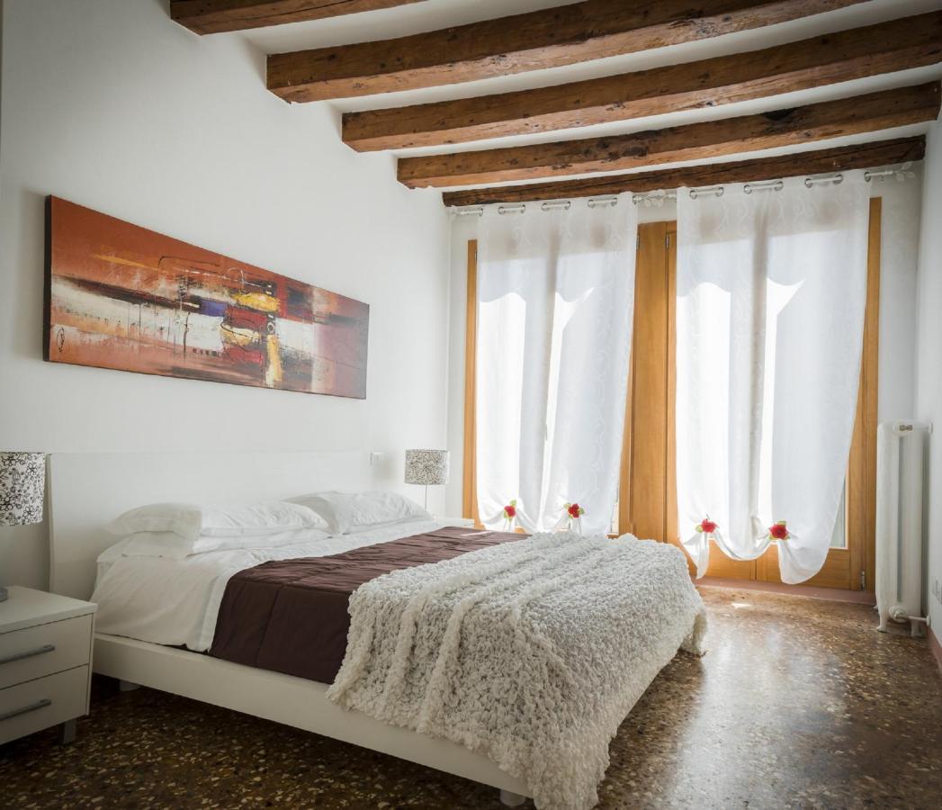 Accademia Charm Apartments By Wonderful Italy Венеція Екстер'єр фото