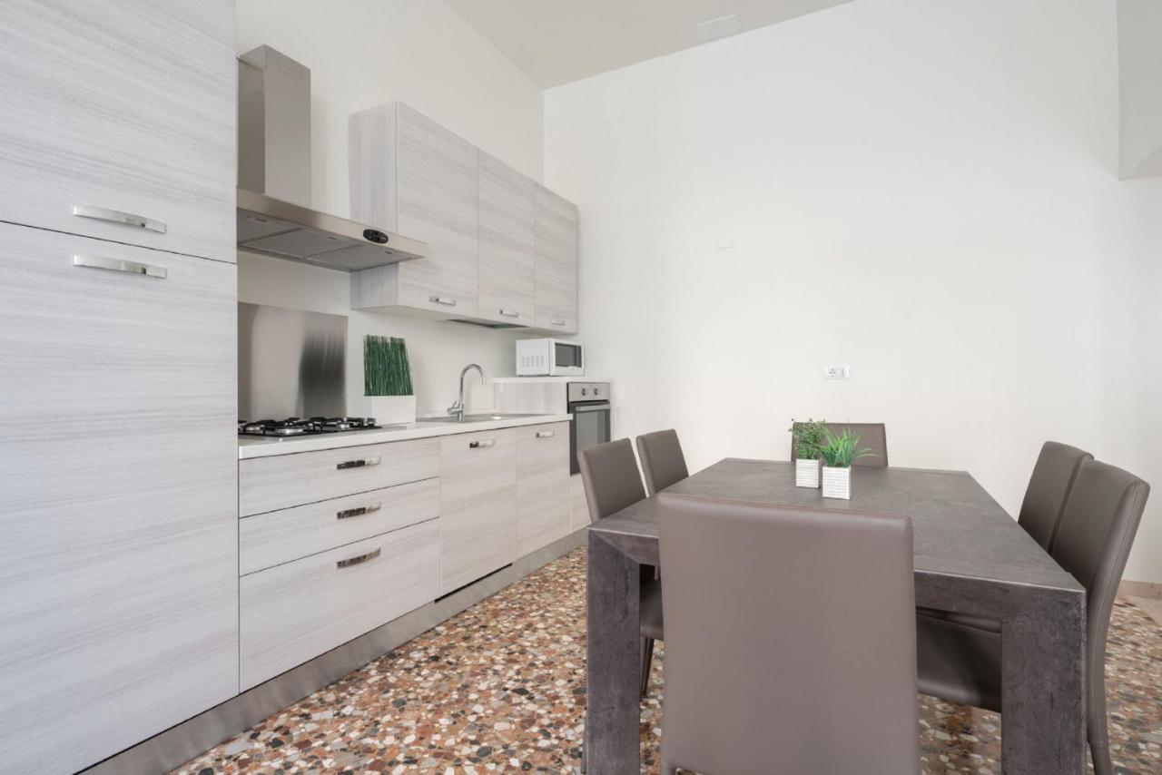 Accademia Charm Apartments By Wonderful Italy Венеція Екстер'єр фото