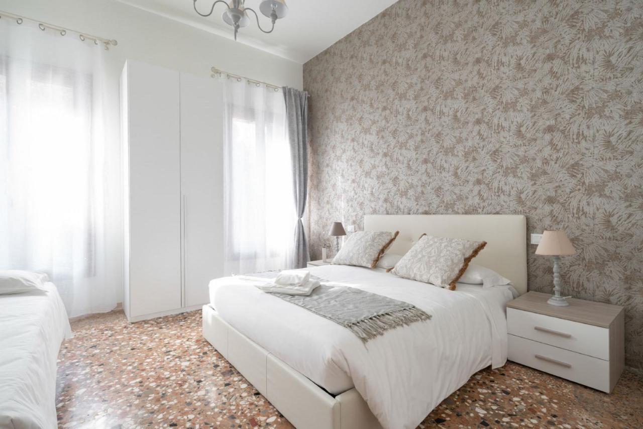 Accademia Charm Apartments By Wonderful Italy Венеція Екстер'єр фото