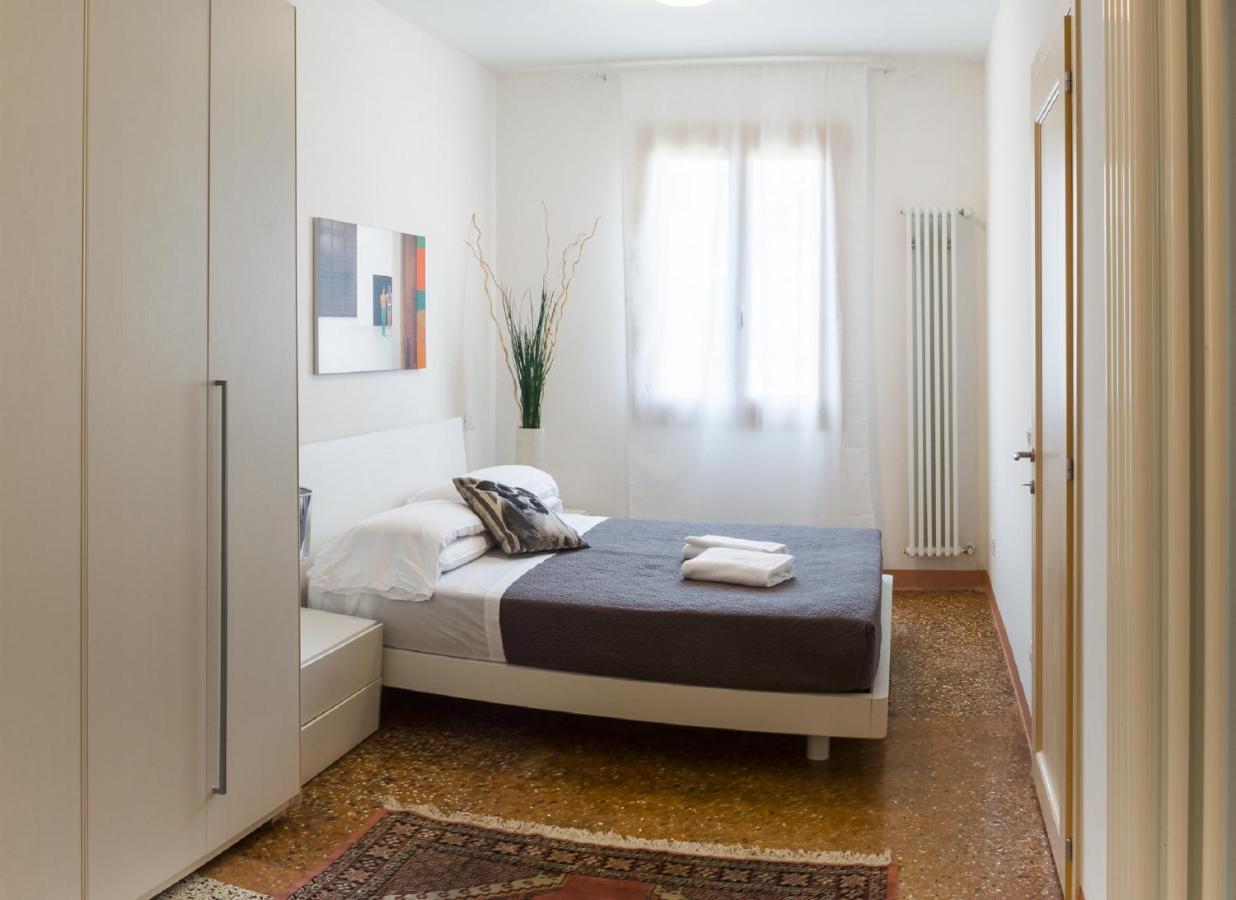 Accademia Charm Apartments By Wonderful Italy Венеція Екстер'єр фото