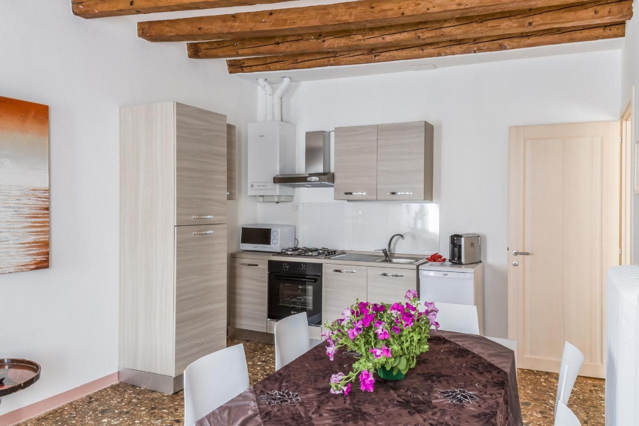 Accademia Charm Apartments By Wonderful Italy Венеція Екстер'єр фото