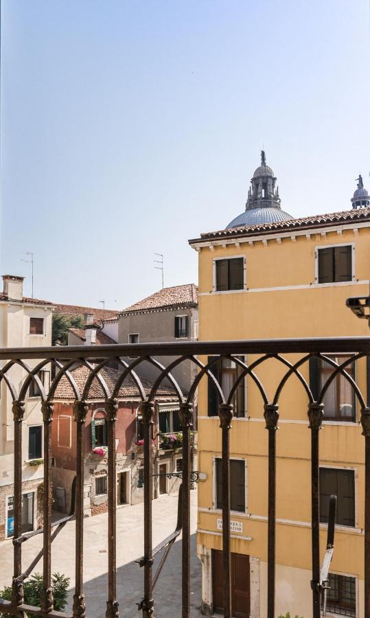 Accademia Charm Apartments By Wonderful Italy Венеція Екстер'єр фото