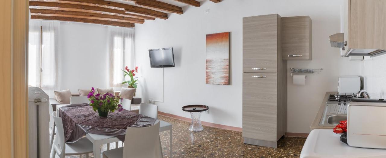 Accademia Charm Apartments By Wonderful Italy Венеція Екстер'єр фото