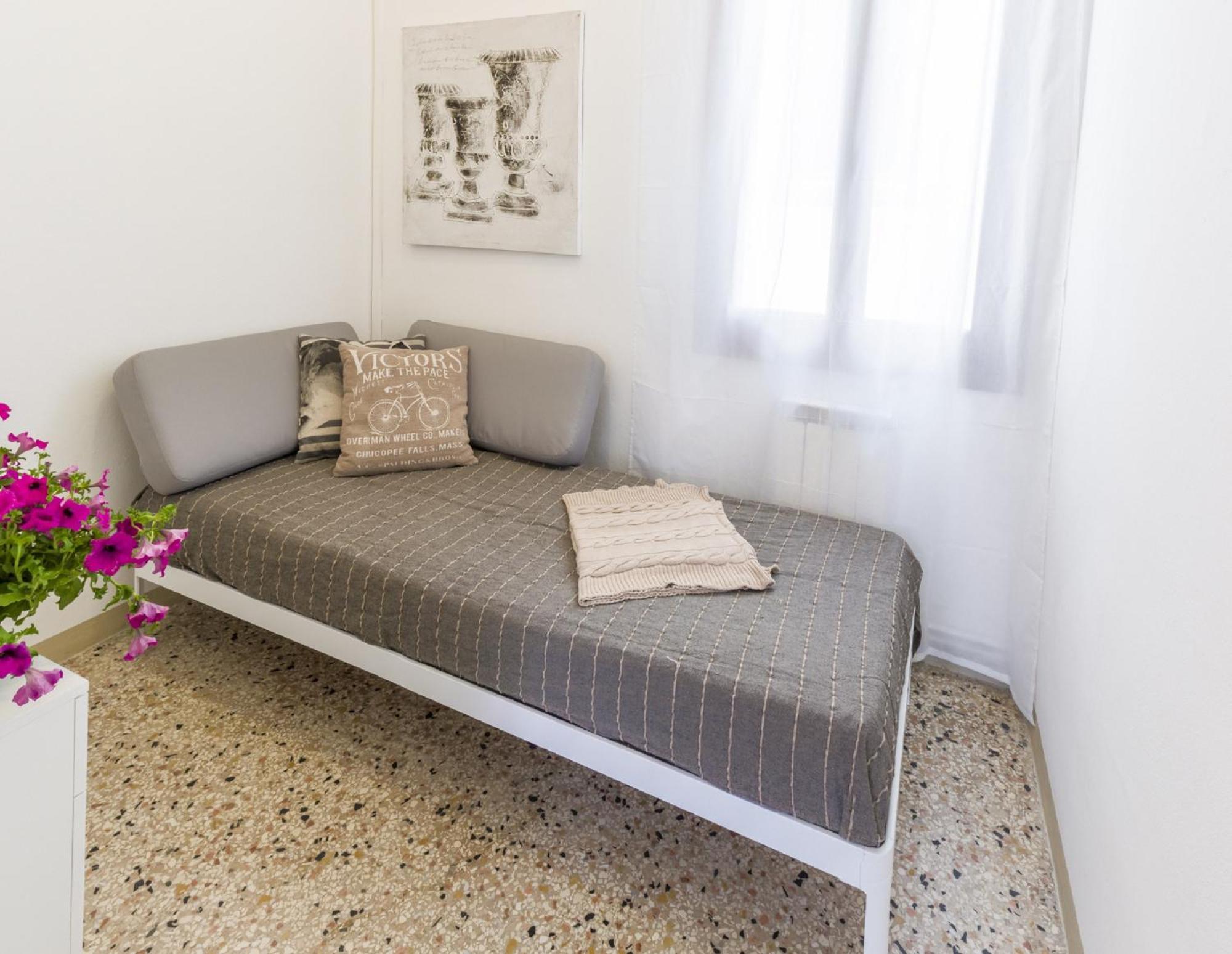 Accademia Charm Apartments By Wonderful Italy Венеція Екстер'єр фото
