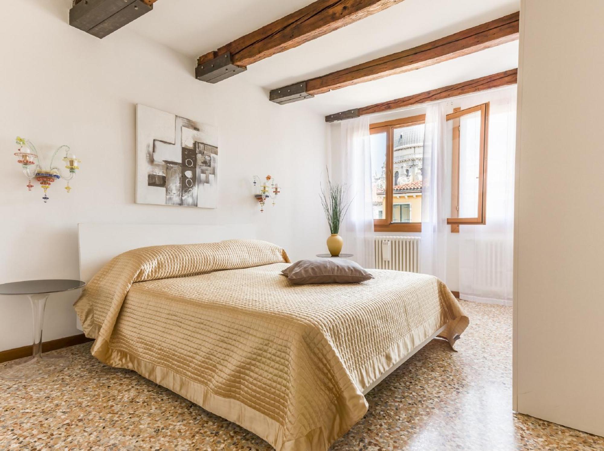 Accademia Charm Apartments By Wonderful Italy Венеція Екстер'єр фото