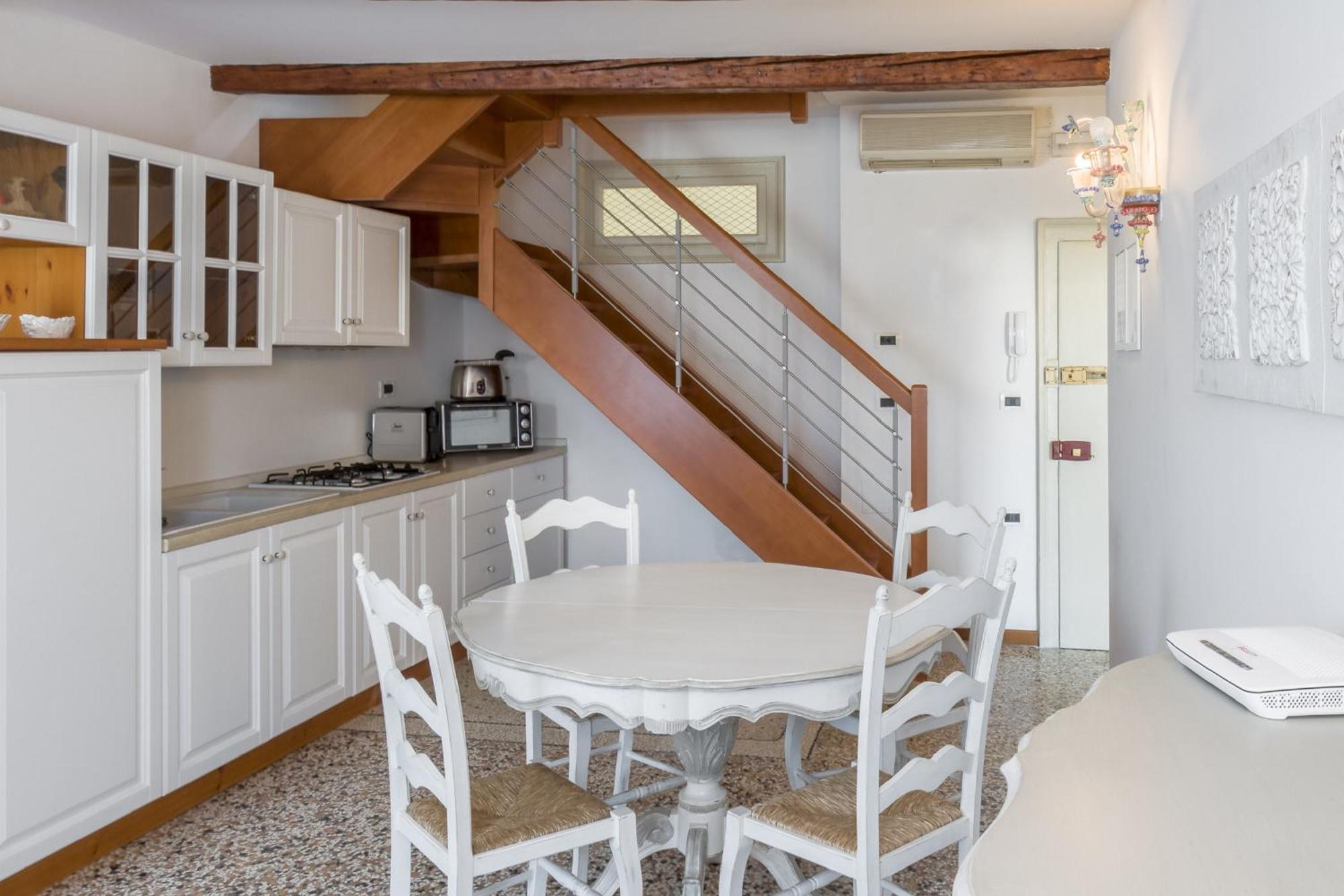 Accademia Charm Apartments By Wonderful Italy Венеція Екстер'єр фото