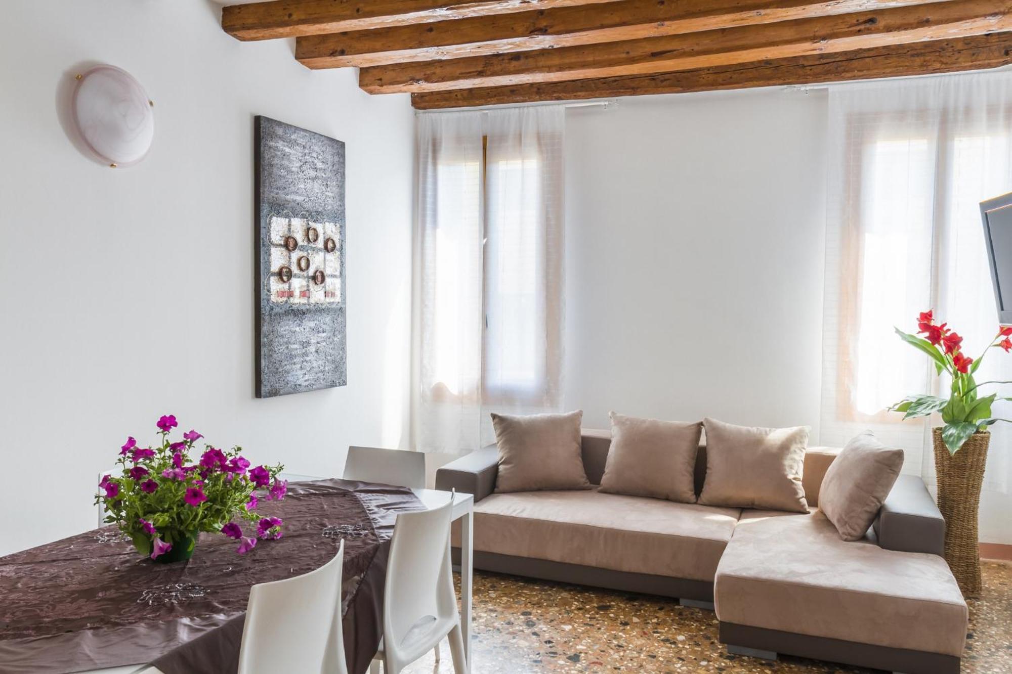 Accademia Charm Apartments By Wonderful Italy Венеція Екстер'єр фото